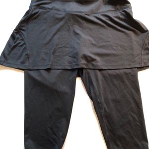 Running pants with skirt. small. Champion